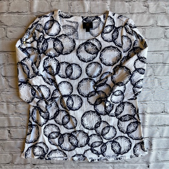 JM Collection XS Blouse Top Blue & White Sleeve Cut Outs NEW
New without tags - Picture 1 of 11